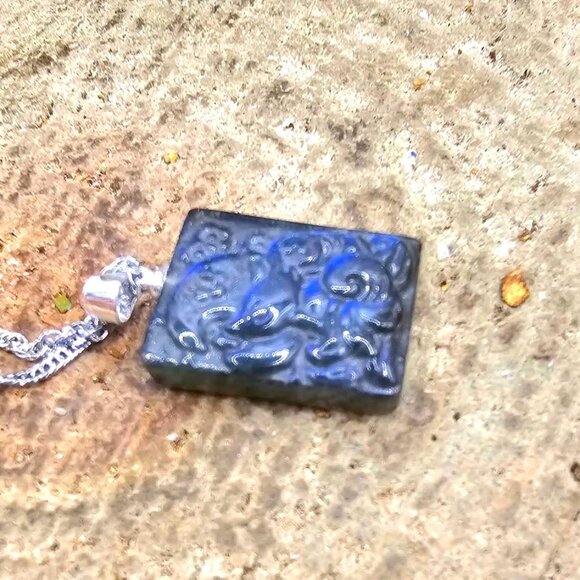 Nature Labradorite Carved Flashy Nine Tails Fox Pendant Necklace - Picture 8 of 10